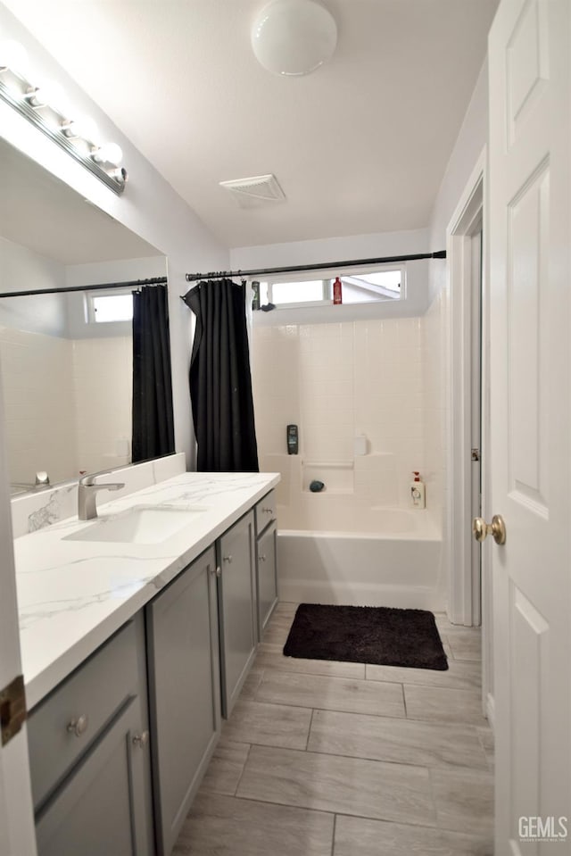 11712 Novara Ave, Bakersfield, CA 93312 - full bath with shower / bath combination with curtain and vanity