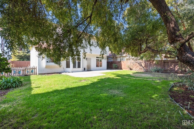 view of yard with a patio