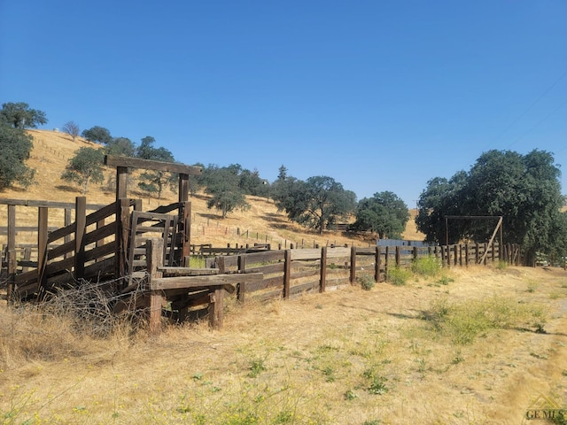 view of yard featuring a rural view