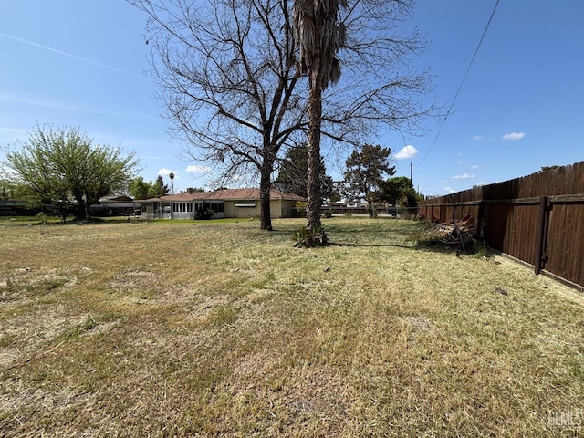 2710 Maher Way, Bakersfield, CA 93312 - view of yard