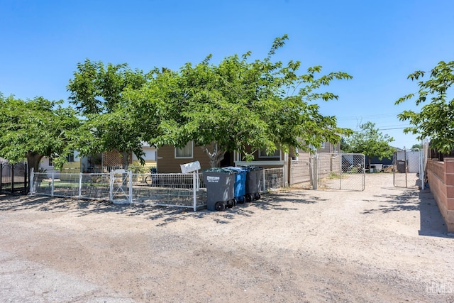602 Pierce St Unit A, Taft, CA 93268 - photo 2