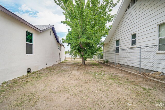 710 Fillmore St, Taft, CA 93268 - view of yard with fence