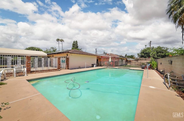 6513 Desmond Ct, Bakersfield, CA 93308 - view of pool