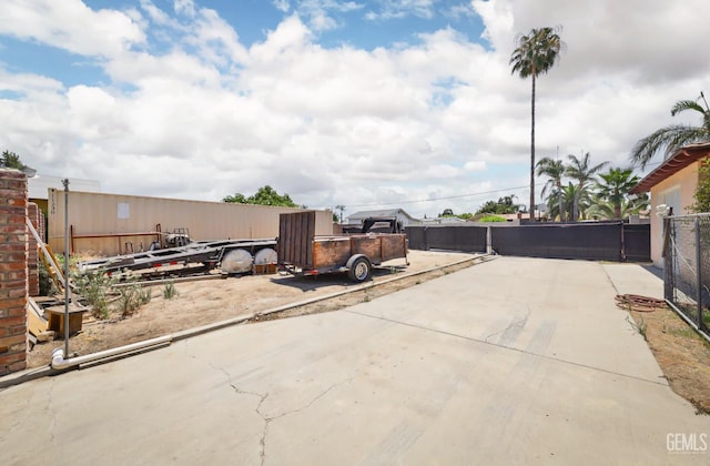 6513 Desmond Ct, Bakersfield, CA 93308 - view of patio / terrace