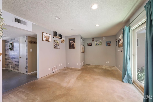 6513 Desmond Ct, Bakersfield, CA 93308 - spare room with a textured ceiling, recessed lighting, and carpet