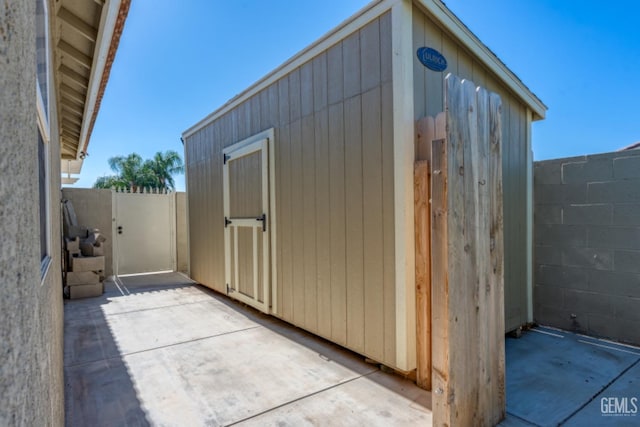 view of outbuilding