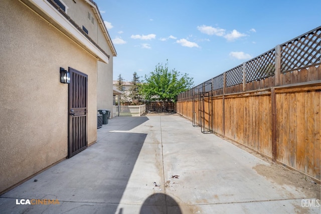 6107 Shasta Daisy Way, Bakersfield, CA 93311 - view of patio with fence