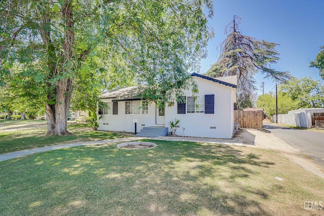 201 Cedar St, Bakersfield, CA 93304 - single story home featuring crawl space