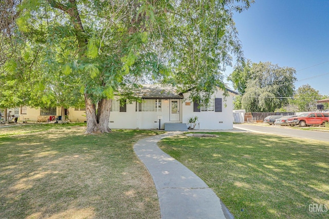 201 Cedar St, Bakersfield, CA 93304 - view of front of home featuring a front lawn