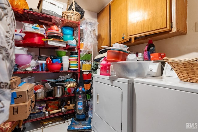 laundry room featuring cabinets and independent washer and dryer