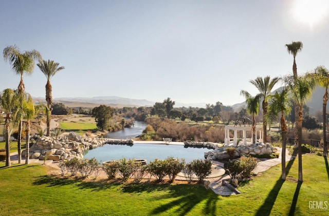 water view featuring a mountain view