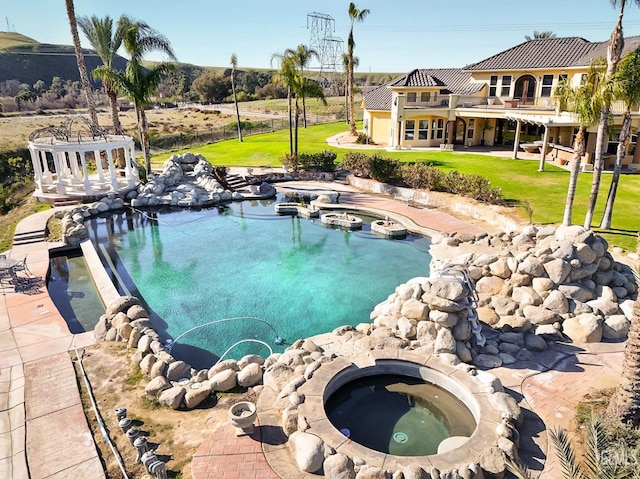 view of pool featuring an in ground hot tub