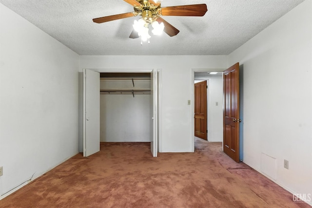700 Mulberry St, Tehachapi, CA 93561 - unfurnished bedroom featuring carpet floors, a textured ceiling, a closet, and a ceiling fan