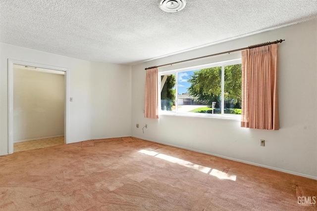 700 Mulberry St, Tehachapi, CA 93561 - carpeted spare room featuring a textured ceiling