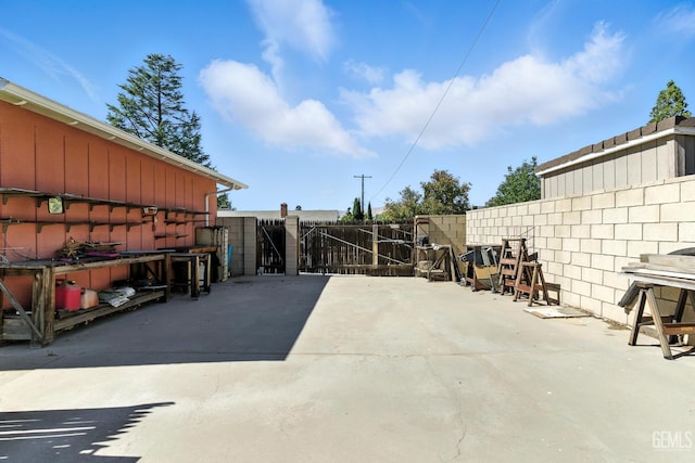700 Mulberry St, Tehachapi, CA 93561 - view of patio