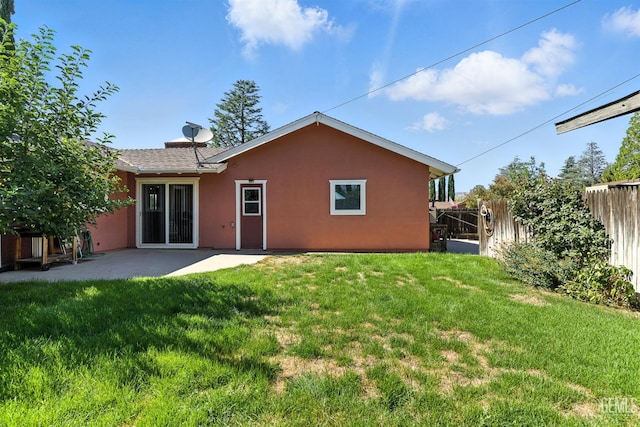 700 Mulberry St, Tehachapi, CA 93561 - rear view of house featuring stucco siding and a patio area