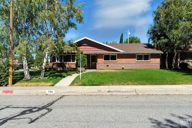 700 Mulberry St, Tehachapi, CA 93561 - view of front of house featuring brick siding and a front lawn