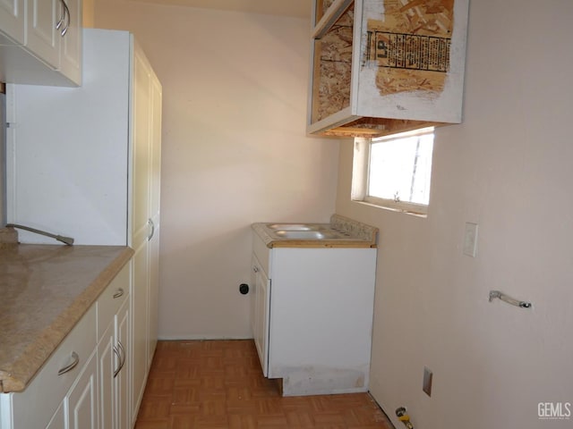 101 Oakdale Dr, Bakersfield, CA 93309 - laundry room with cabinet space