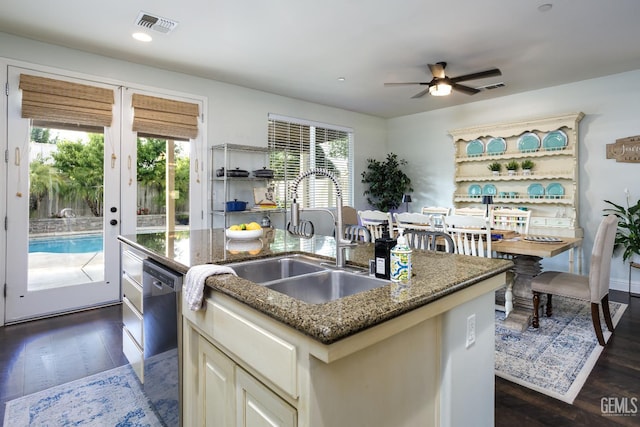9900 Swansboro Way, Bakersfield, CA 93314 - kitchen featuring a sink, plenty of natural light, a kitchen island with sink, stainless steel dishwasher, and recessed lighting
