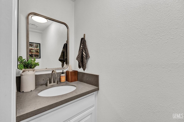 2316 Gosford Rd Unit R, Bakersfield, CA 93309 - bathroom with vanity