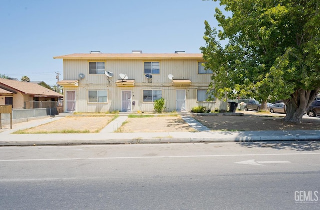 1528 Kentucky St, Bakersfield, CA 93305 - photo 2