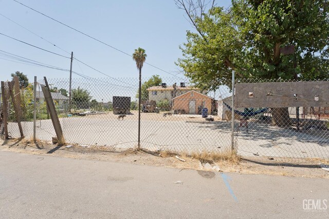 1528 Kentucky St, Bakersfield, CA 93305 - photo 8