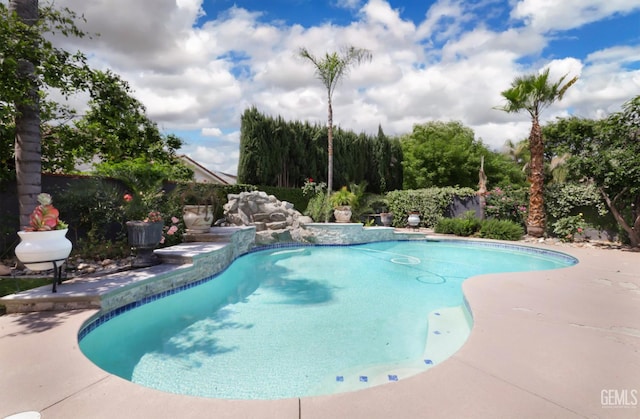 10505 Finchley Dr, Bakersfield, CA 93311 - view of swimming pool