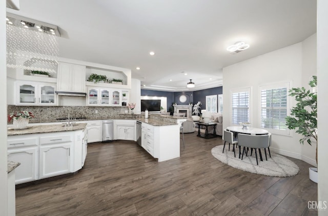 10505 Finchley Dr, Bakersfield, CA 93311 - kitchen featuring a peninsula, white cabinets, open floor plan, recessed lighting, and decorative backsplash