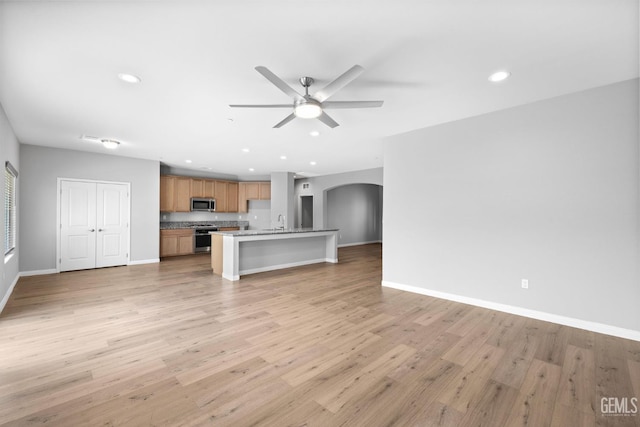 6522 Bangor Pl, Bakersfield, CA 93313 - unfurnished living room featuring arched walkways, a ceiling fan, light wood-style floors, and recessed lighting