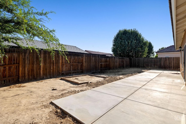 6522 Bangor Pl, Bakersfield, CA 93313 - fenced backyard featuring a patio area