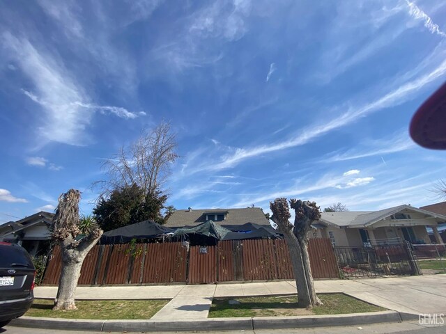 706 L St, Bakersfield, CA 93304 - view of fenced backyard