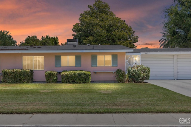 1112 Pebble Beach Dr, Bakersfield, CA 93309 - single story home featuring stucco siding, a yard, and a garage