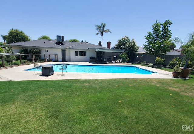 6333 Crestmore St, Bakersfield, CA 93308 - view of swimming pool with a patio