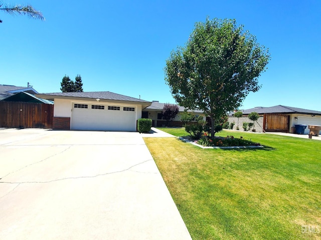 6333 Crestmore St, Bakersfield, CA 93308 - single story home featuring a garage, driveway, and brick siding