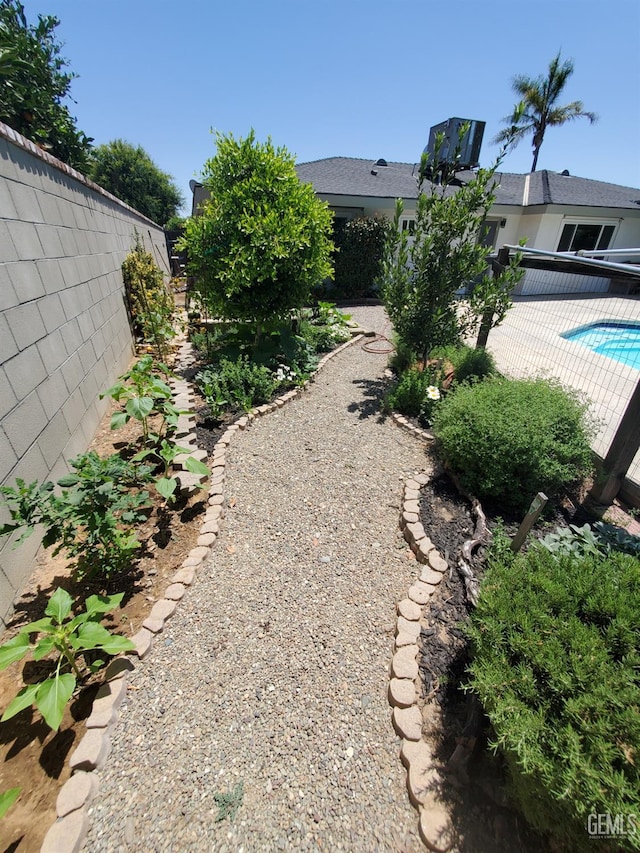 6333 Crestmore St, Bakersfield, CA 93308 - view of yard