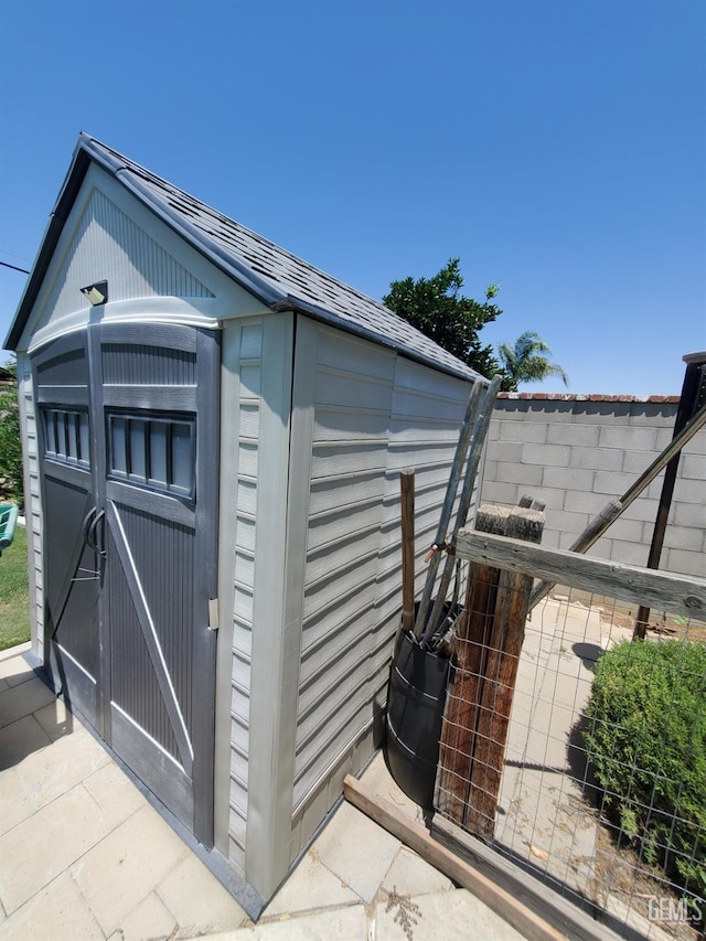 6333 Crestmore St, Bakersfield, CA 93308 - view of shed