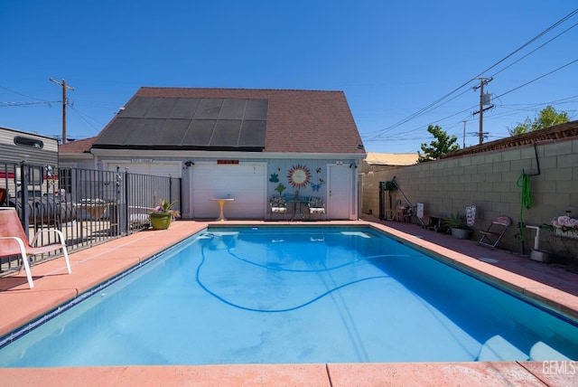 view of swimming pool