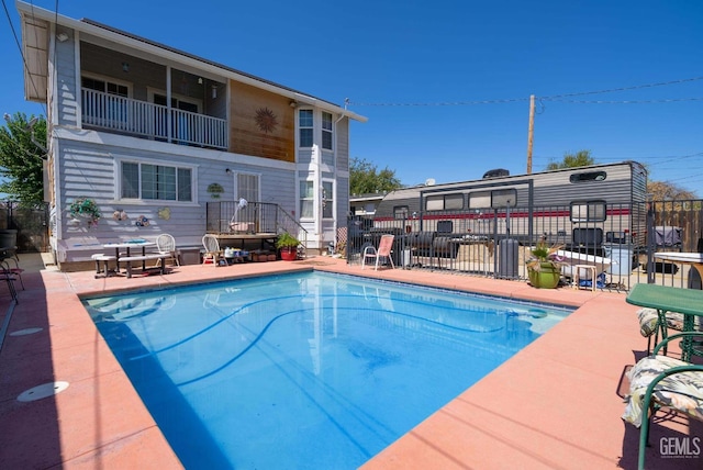 view of swimming pool featuring a patio