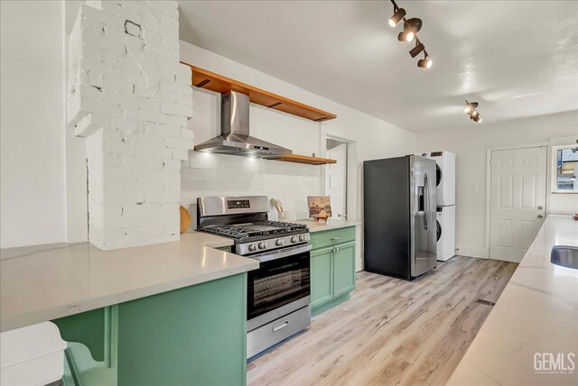 930 S Roosevelt Ave, Fresno, CA 93728 - kitchen featuring green cabinetry, stainless steel appliances, wall chimney range hood, backsplash, and light wood finished floors