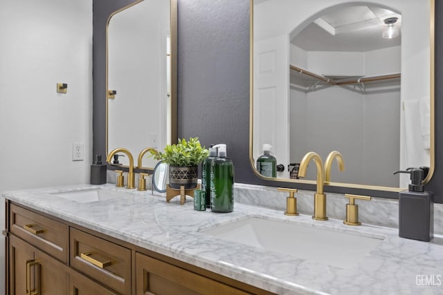 6418 Abby Rose Ave, Bakersfield, CA 93308 - bathroom with double vanity and a spacious closet