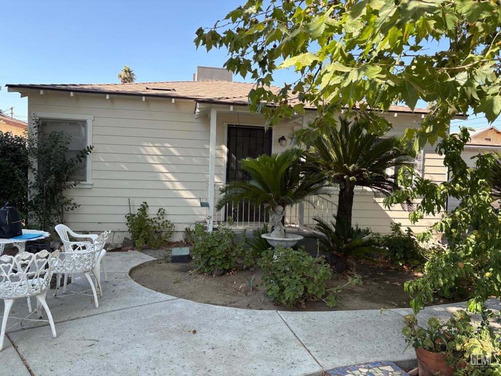 1326 Eureka St, Bakersfield, CA 93305 - photo 1