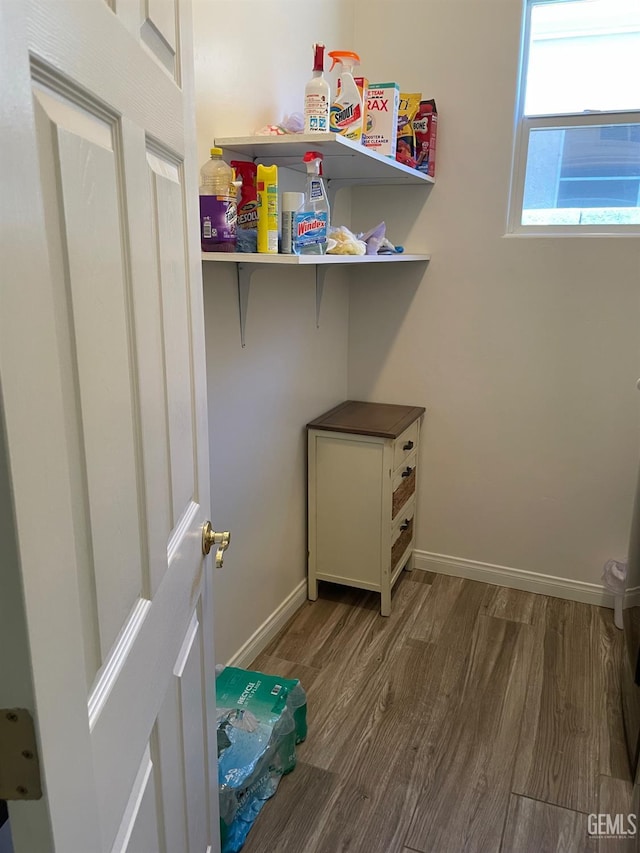10011 Rosebud Ave, Bakersfield, CA 93311 - laundry area featuring wood finished floors and baseboards