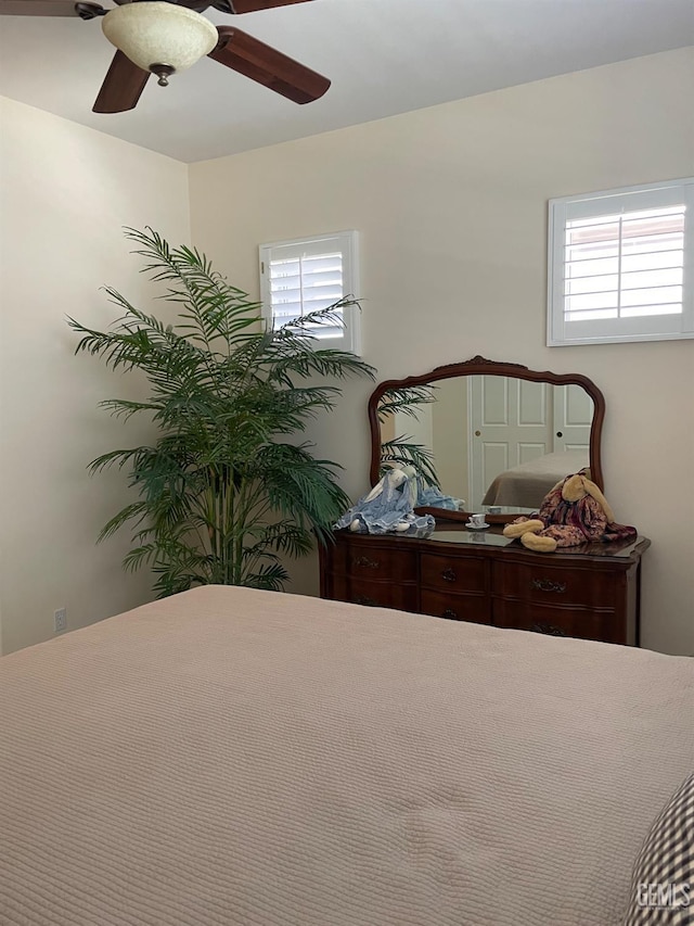 10011 Rosebud Ave, Bakersfield, CA 93311 - bedroom with ceiling fan