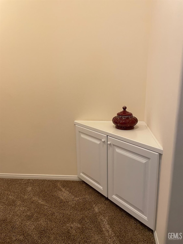 10011 Rosebud Ave, Bakersfield, CA 93311 - detailed view of carpet flooring