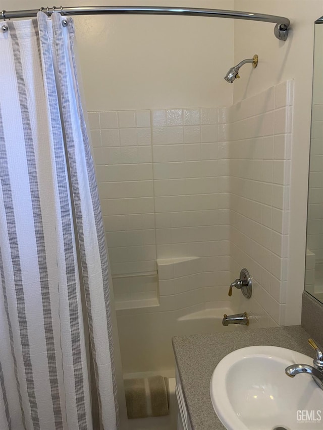 10011 Rosebud Ave, Bakersfield, CA 93311 - full bath with a sink and shower / tub combo