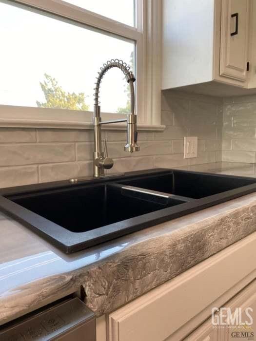 132 Franklin Ave, Taft, CA 93268 - interior details featuring a sink and backsplash