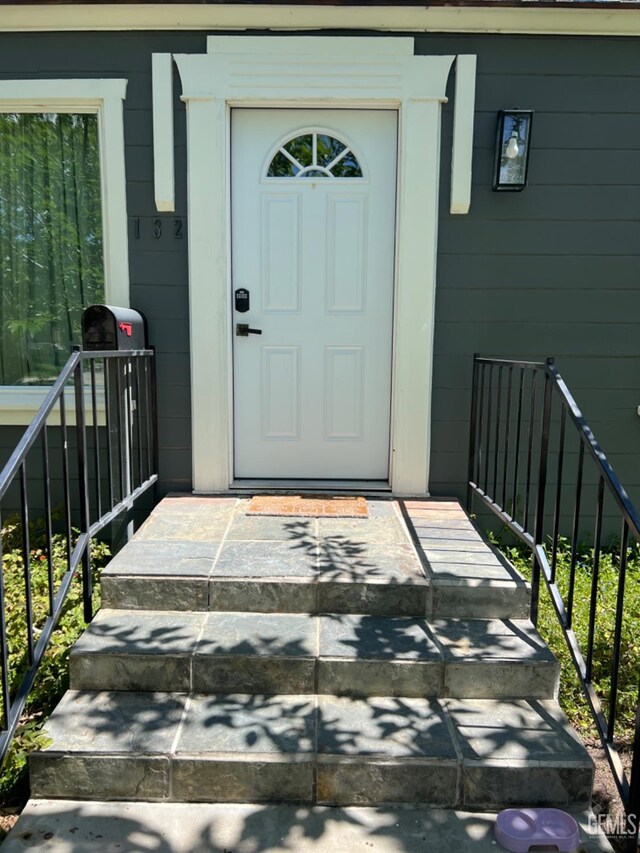 132 Franklin Ave, Taft, CA 93268 - view of doorway to property