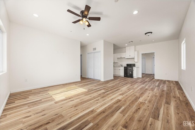 135 L St, Bakersfield, CA 93304 - unfurnished living room with ceiling fan, light wood-style floors, and recessed lighting