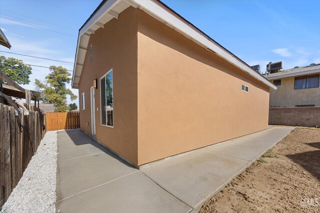 135 L St, Bakersfield, CA 93304 - view of side of property featuring a patio area and stucco siding