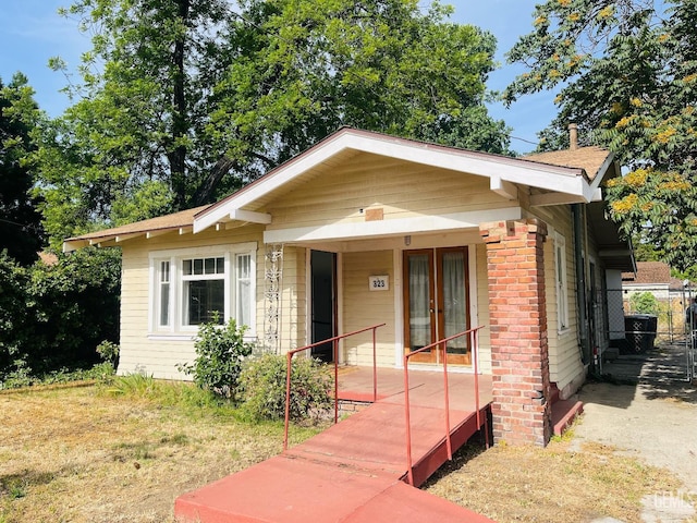 323 A St, Bakersfield, CA 93304 - bungalow-style home with covered porch and fence